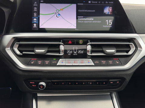 BMW 3-serie 320e Business Edition Plus (INCL.BTW) *AUT | LEATHER | PANO | FULL-LED | HEATED-SPORTSEATS | NAVI-FULLMAP | KEYLESS | PRIVACY-GLASS | ECC | PDC | CRUISE | 19''ALU*