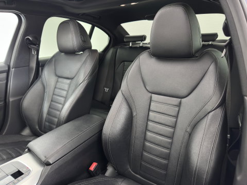BMW 3-serie 320e Business Edition Plus (INCL.BTW) *AUT | LEATHER | PANO | FULL-LED | HEATED-SPORTSEATS | NAVI-FULLMAP | KEYLESS | PRIVACY-GLASS | ECC | PDC | CRUISE | 19''ALU*