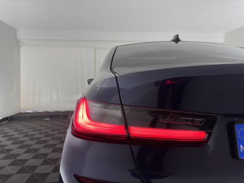 BMW 3-serie 320e Business Edition Plus (INCL.BTW) *AUT | LEATHER | PANO | FULL-LED | HEATED-SPORTSEATS | NAVI-FULLMAP | KEYLESS | PRIVACY-GLASS | ECC | PDC | CRUISE | 19''ALU*