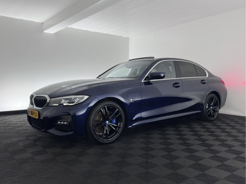 BMW 3-serie 320e Business Edition Plus (INCL.BTW) *AUT | LEATHER | PANO | FULL-LED | HEATED-SPORTSEATS | NAVI-FULLMAP | KEYLESS | PRIVACY-GLASS | ECC | PDC | CRUISE | 19''ALU*