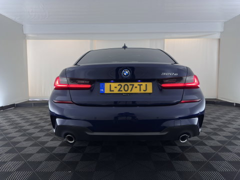 BMW 3-serie 320e Business Edition Plus (INCL.BTW) *AUT | LEATHER | PANO | FULL-LED | HEATED-SPORTSEATS | NAVI-FULLMAP | KEYLESS | PRIVACY-GLASS | ECC | PDC | CRUISE | 19''ALU*