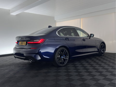 BMW 3-serie 320e Business Edition Plus (INCL.BTW) *AUT | LEATHER | PANO | FULL-LED | HEATED-SPORTSEATS | NAVI-FULLMAP | KEYLESS | PRIVACY-GLASS | ECC | PDC | CRUISE | 19''ALU*