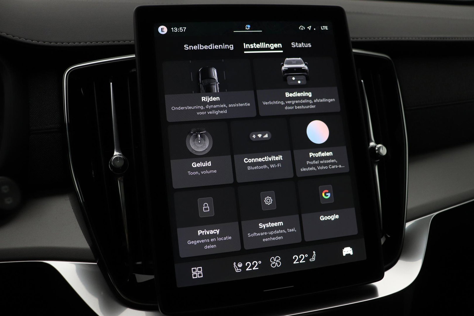 Volvo XC90 T8 Ultra Black Edition | Bowers&Wilkins | Luchtvering | Panoramadak | Trekhaak | 360° Camera | Massage | Stoelventilatie | 21 Inch
