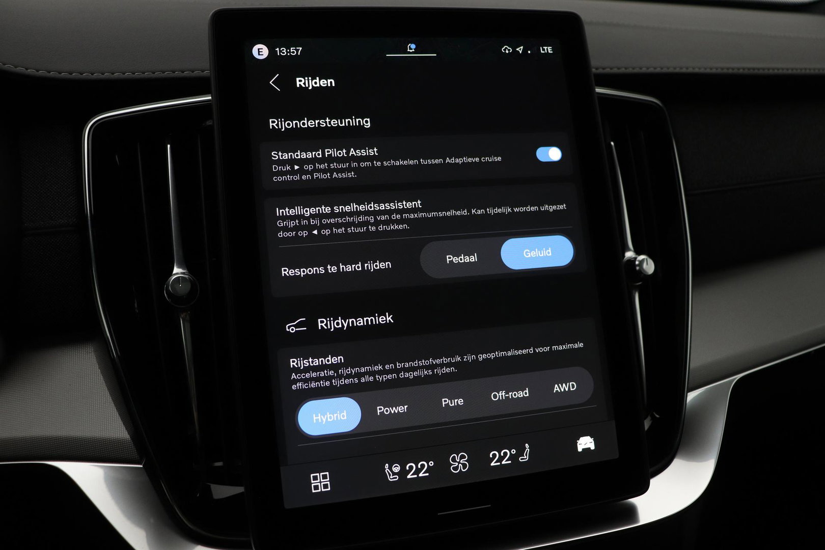 Volvo XC90 T8 Ultra Black Edition | Bowers&Wilkins | Luchtvering | Panoramadak | Trekhaak | 360° Camera | Massage | Stoelventilatie | 21 Inch