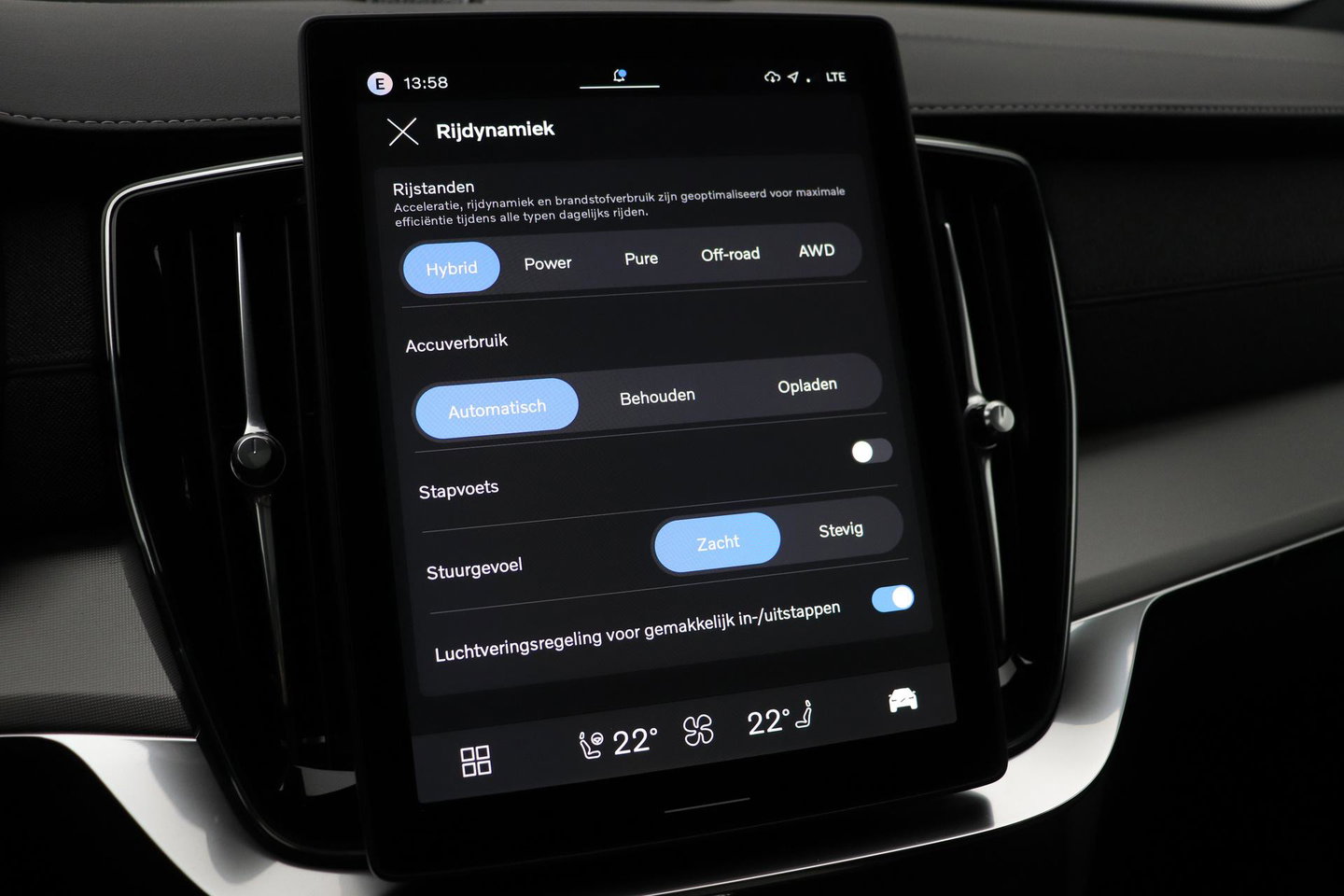 Volvo XC90 T8 Ultra Black Edition | Bowers&Wilkins | Luchtvering | Panoramadak | Trekhaak | 360° Camera | Massage | Stoelventilatie | 21 Inch