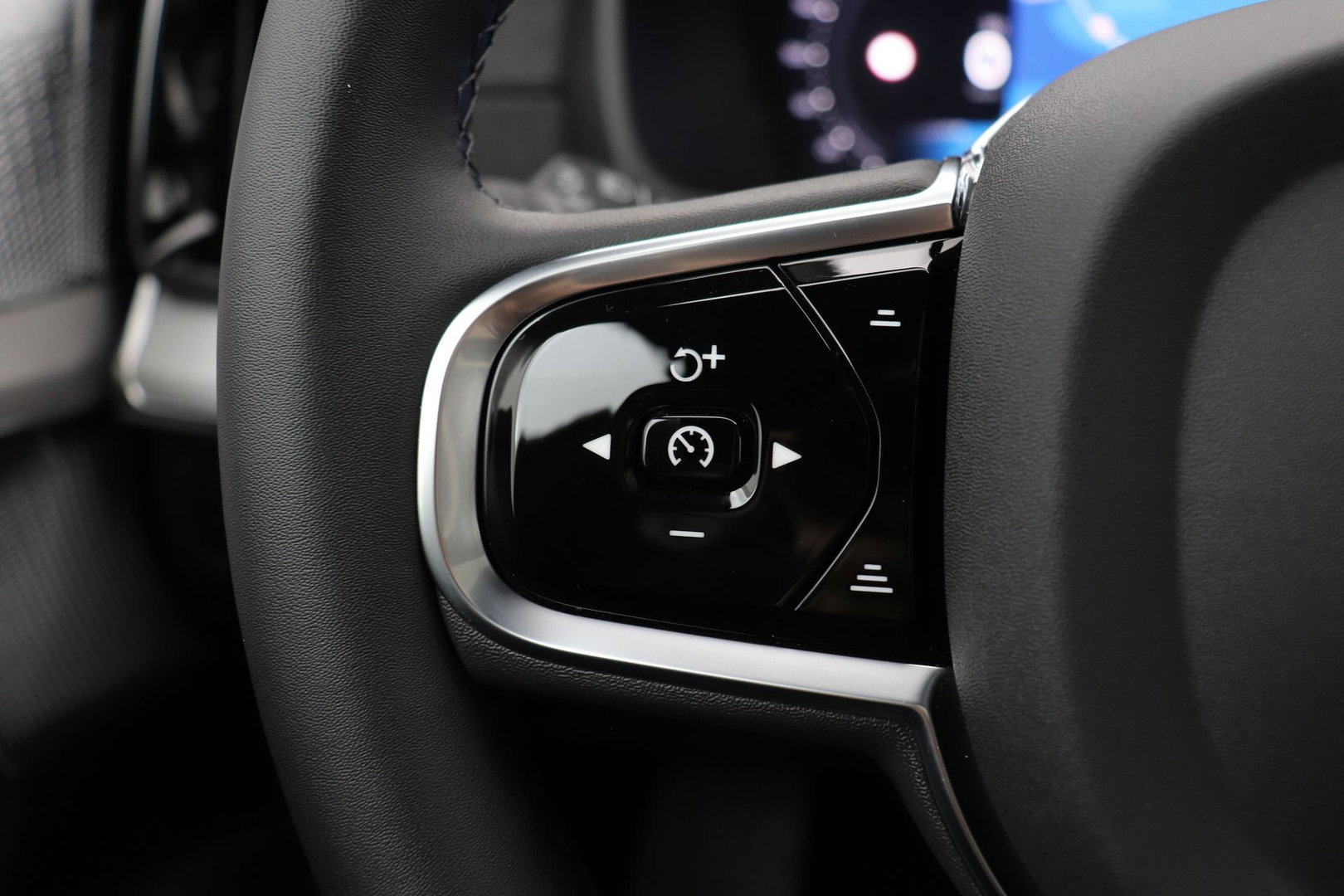 Volvo XC90 T8 Ultra Black Edition | Bowers&Wilkins | Luchtvering | Panoramadak | Trekhaak | 360° Camera | Massage | Stoelventilatie | 21 Inch