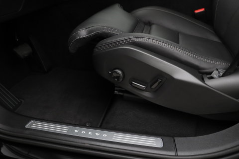 Volvo XC90 T8 Ultra Black Edition | Bowers&Wilkins | Luchtvering | Panoramadak | Trekhaak | 360° Camera | Massage | Stoelventilatie | 21 Inch