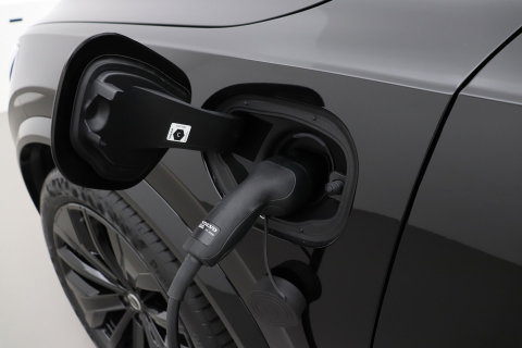 Volvo XC90 T8 Ultra Black Edition | Bowers&Wilkins | Luchtvering | Panoramadak | Trekhaak | 360° Camera | Massage | Stoelventilatie | 21 Inch