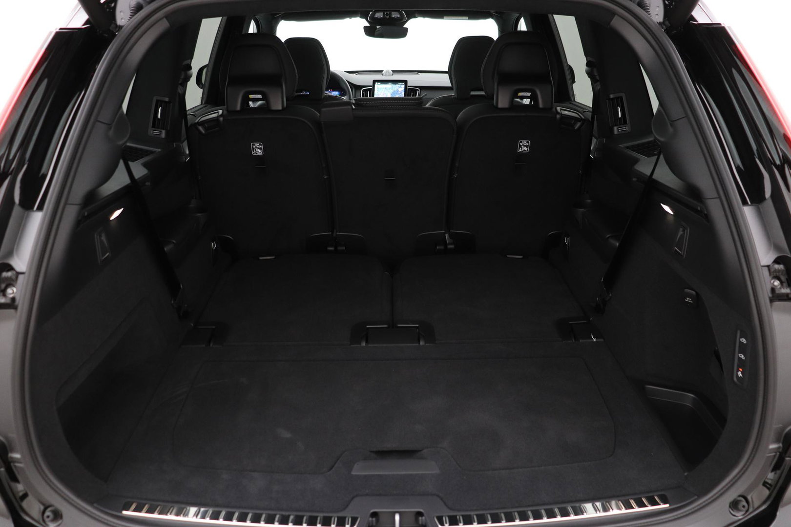 Volvo XC90 T8 Ultra Black Edition | Bowers&Wilkins | Luchtvering | Panoramadak | Trekhaak | 360° Camera | Massage | Stoelventilatie | 21 Inch