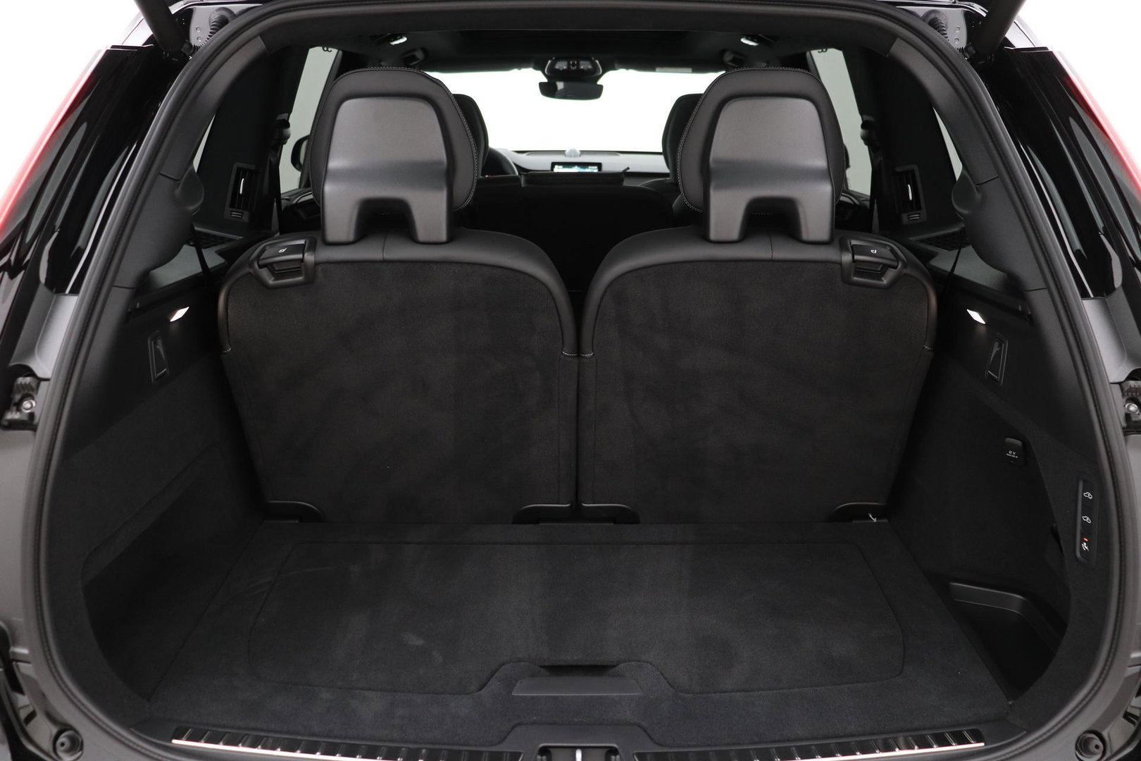 Volvo XC90 T8 Ultra Black Edition | Bowers&Wilkins | Luchtvering | Panoramadak | Trekhaak | 360° Camera | Massage | Stoelventilatie | 21 Inch
