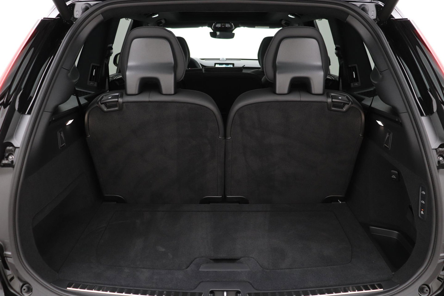 Volvo XC90 T8 Ultra Black Edition | Bowers&Wilkins | Luchtvering | Panoramadak | Trekhaak | 360° Camera | Massage | Stoelventilatie | 21 Inch