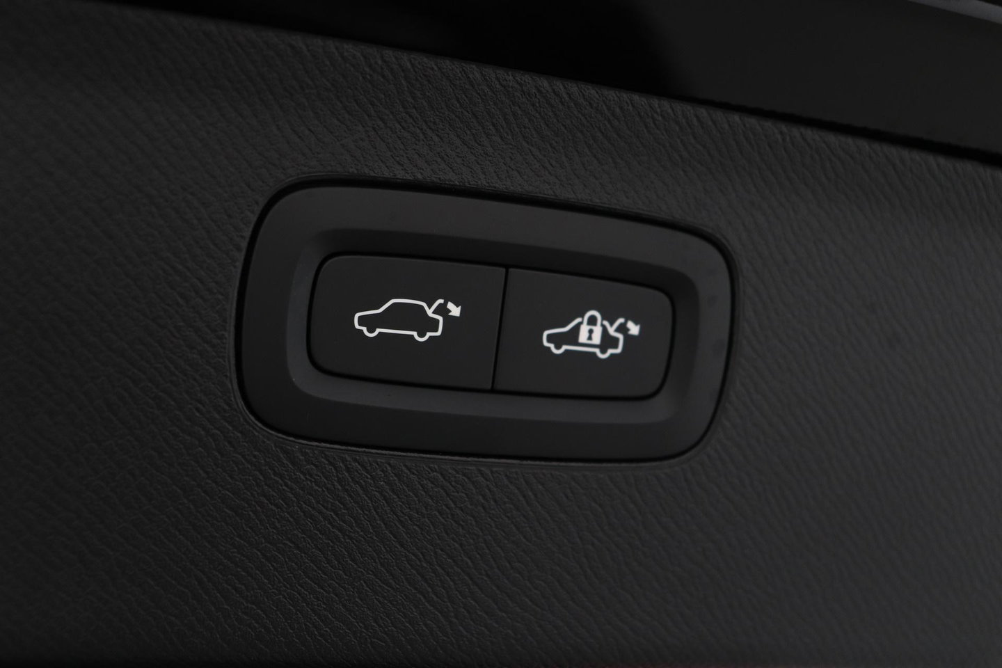 Volvo XC90 T8 Ultra Black Edition | Bowers&Wilkins | Luchtvering | Panoramadak | Trekhaak | 360° Camera | Massage | Stoelventilatie | 21 Inch