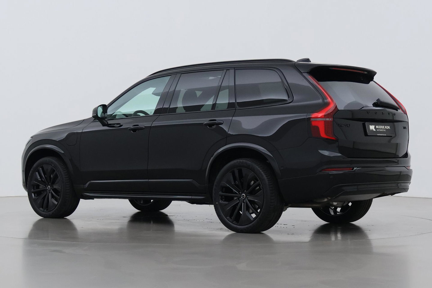Volvo XC90 T8 Ultra Black Edition | Bowers&Wilkins | Luchtvering | Panoramadak | Trekhaak | 360° Camera | Massage | Stoelventilatie | 21 Inch