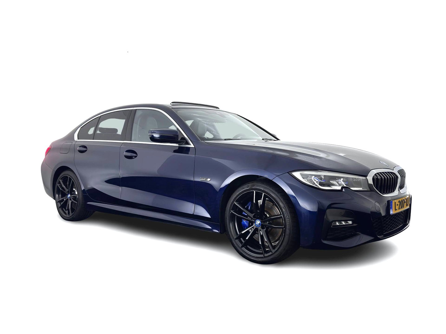 BMW 3-serie 320e Business Edition Plus (INCL.BTW) *AUT | LEATHER | PANO | FULL-LED | HEATED-SPORTSEATS | NAVI-FULLMAP | KEYLESS | PRIVACY-GLASS | ECC | PDC | CRUISE | 19''ALU*