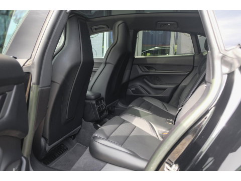 Porsche Taycan Sport Turismo 476pk Performance Plus 93kwh Panoramadak Luchtvering Bose Warmtepomp Sport chrono 20" LMV