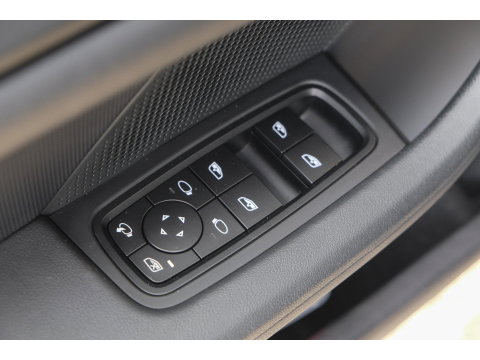 Porsche Taycan Sport Turismo 476pk Performance Plus 93kwh Panoramadak Luchtvering Bose Warmtepomp Sport chrono 20" LMV