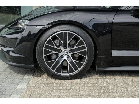 Porsche Taycan Sport Turismo 476pk Performance Plus 93kwh Panoramadak Luchtvering Bose Warmtepomp Sport chrono 20" LMV