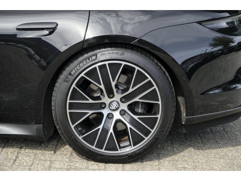 Porsche Taycan Sport Turismo 476pk Performance Plus 93kwh Panoramadak Luchtvering Bose Warmtepomp Sport chrono 20" LMV