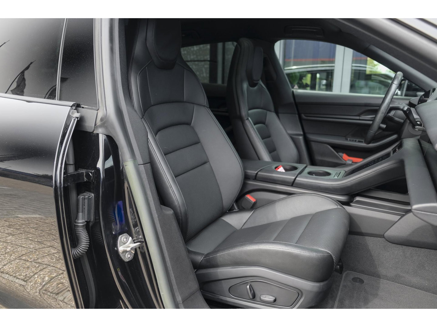 Porsche Taycan Sport Turismo 476pk Performance Plus 93kwh Panoramadak Luchtvering Bose Warmtepomp Sport chrono 20" LMV