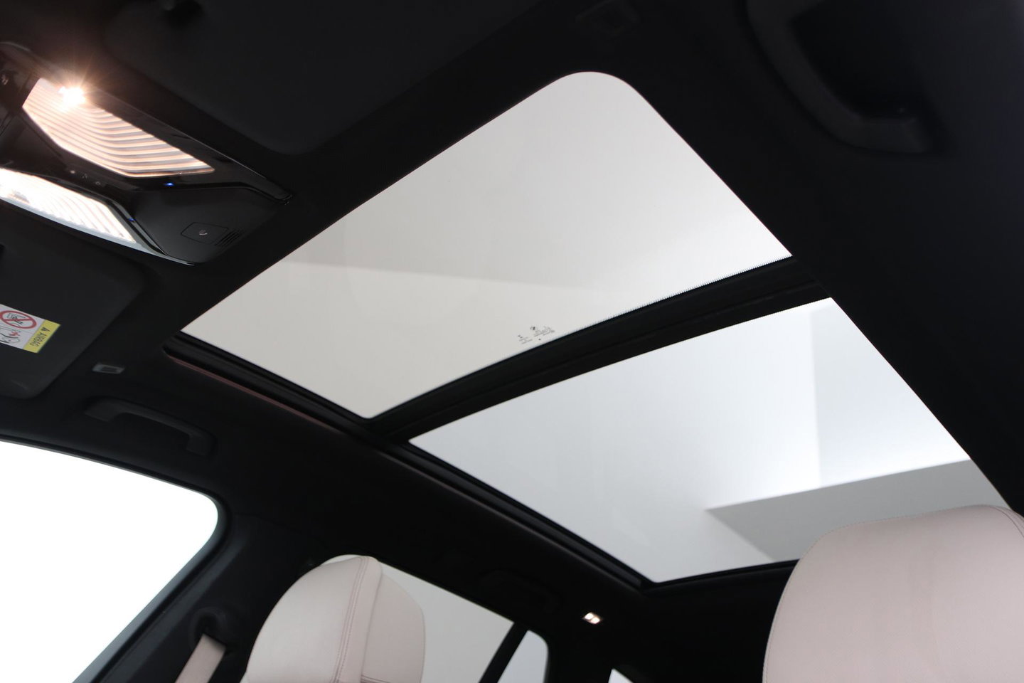 BMW X5 xDrive45e High Executive | Luchtvering | Harman/Kardon | Panoramadak | Head-Up | Trekhaak | 360° Camera | Laser LED | Comfortstoelen | 22 Inch