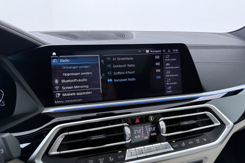 BMW X5 xDrive45e High Executive | Luchtvering | Harman/Kardon | Panoramadak | Head-Up | Trekhaak | 360° Camera | Laser LED | Comfortstoelen | 22 Inch