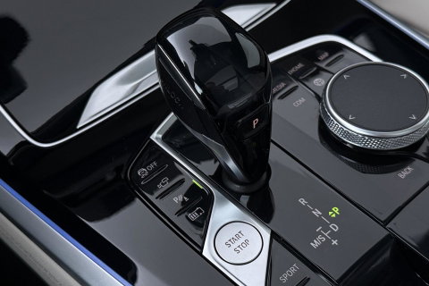 BMW X5 xDrive45e High Executive | Luchtvering | Harman/Kardon | Panoramadak | Head-Up | Trekhaak | 360° Camera | Laser LED | Comfortstoelen | 22 Inch