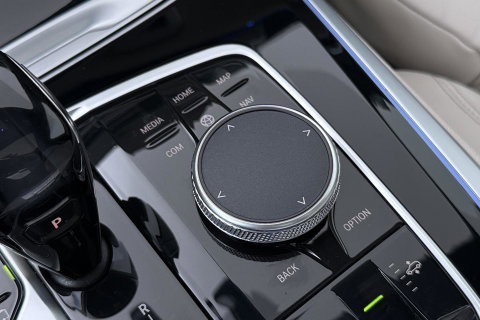 BMW X5 xDrive45e High Executive | Luchtvering | Harman/Kardon | Panoramadak | Head-Up | Trekhaak | 360° Camera | Laser LED | Comfortstoelen | 22 Inch