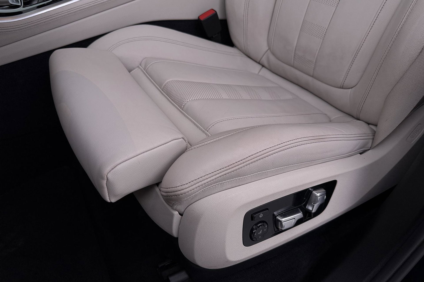 BMW X5 xDrive45e High Executive | Luchtvering | Harman/Kardon | Panoramadak | Head-Up | Trekhaak | 360° Camera | Laser LED | Comfortstoelen | 22 Inch