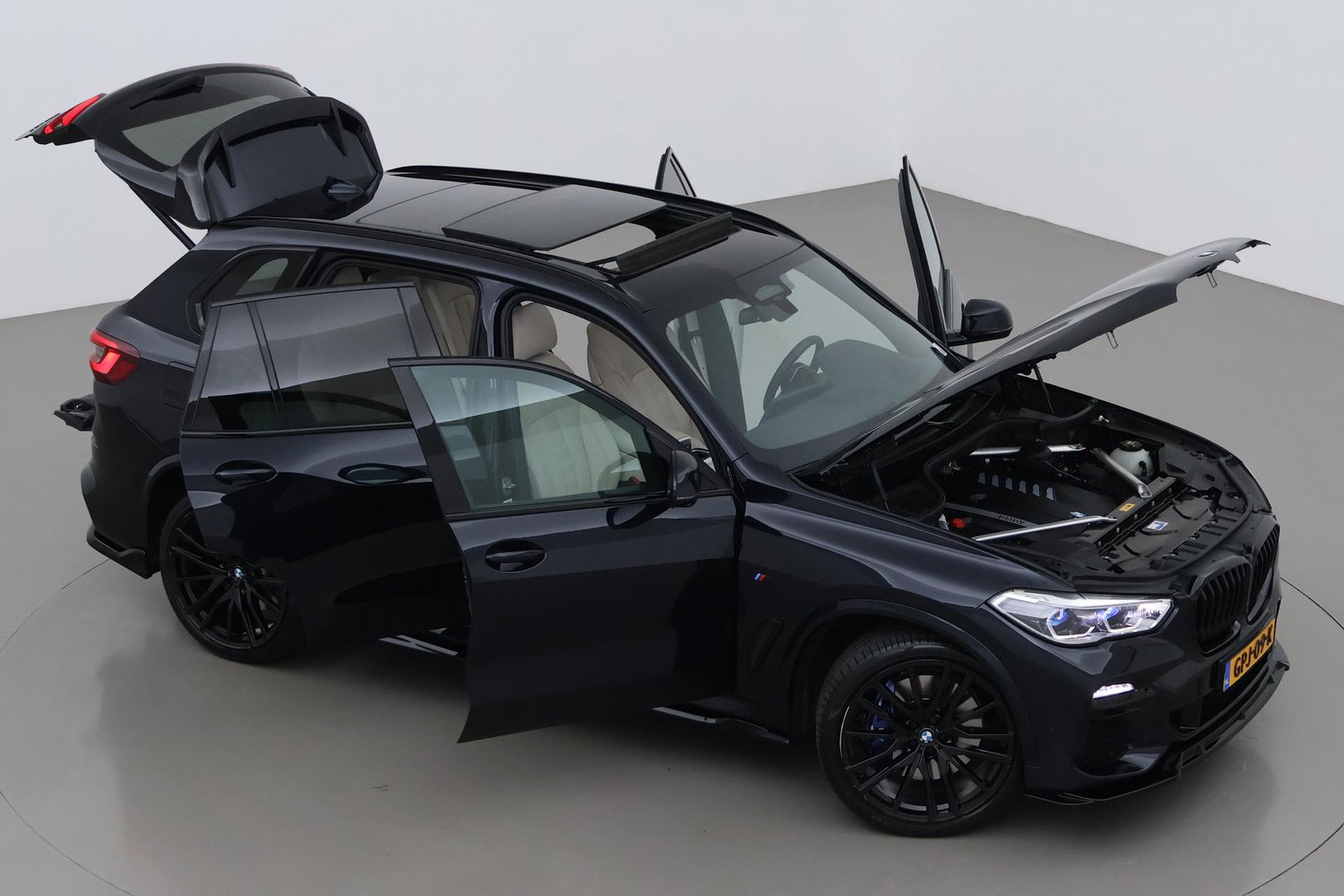 BMW X5 xDrive45e High Executive | Luchtvering | Harman/Kardon | Panoramadak | Head-Up | Trekhaak | 360° Camera | Laser LED | Comfortstoelen | 22 Inch