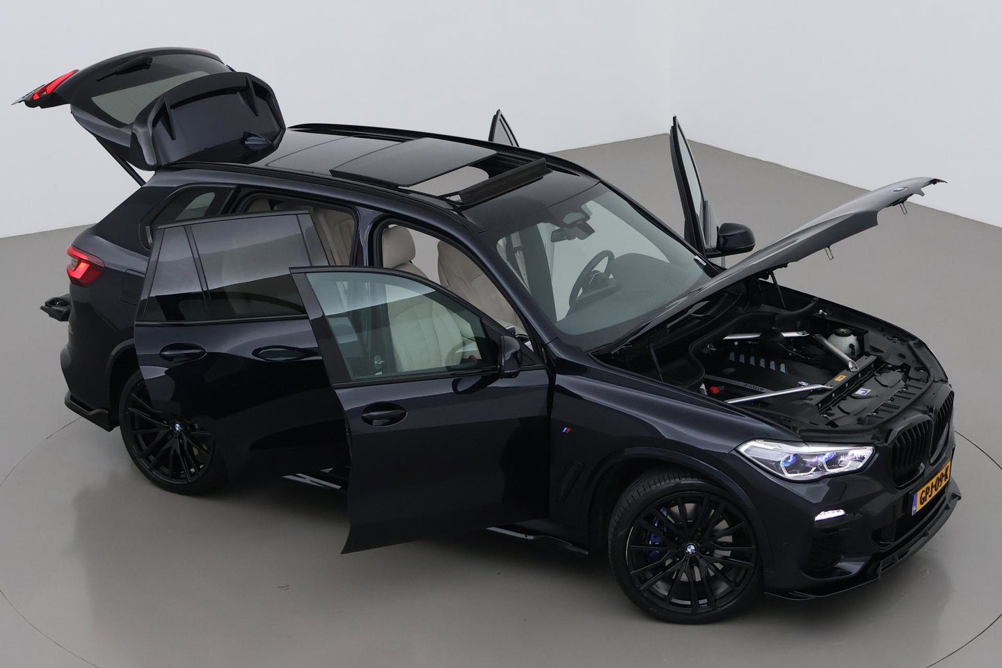 BMW X5 xDrive45e High Executive | Luchtvering | Harman/Kardon | Panoramadak | Head-Up | Trekhaak | 360° Camera | Laser LED | Comfortstoelen | 22 Inch