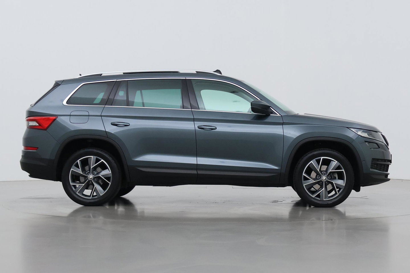 Škoda Kodiaq 1.5 TSI Business Edition Plus | Panoramadak | Trekhaak | 360° Camera | Canton | Travel Assist | Keyless | Stoel+Stuurverwarming | ACC