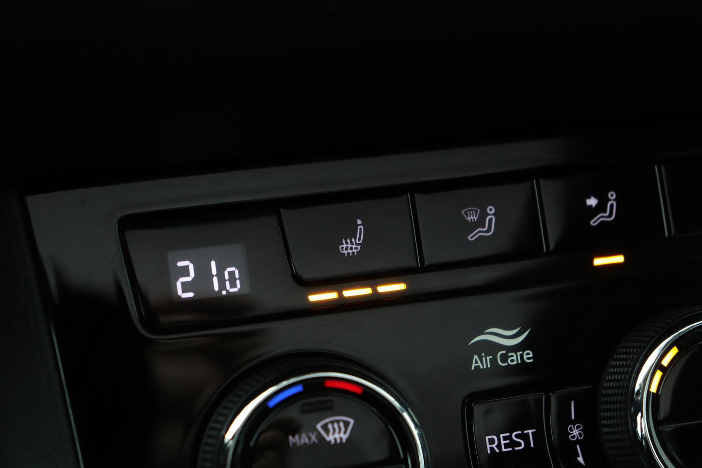 Škoda Kodiaq 1.5 TSI Business Edition Plus | Panoramadak | Trekhaak | 360° Camera | Canton | Travel Assist | Keyless | Stoel+Stuurverwarming | ACC