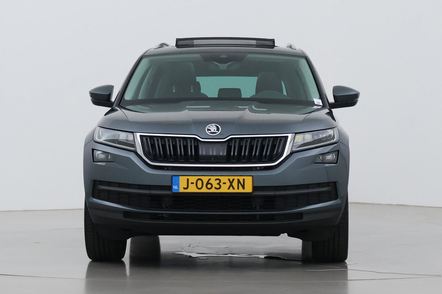Škoda Kodiaq 1.5 TSI Business Edition Plus | Panoramadak | Trekhaak | 360° Camera | Canton | Travel Assist | Keyless | Stoel+Stuurverwarming | ACC