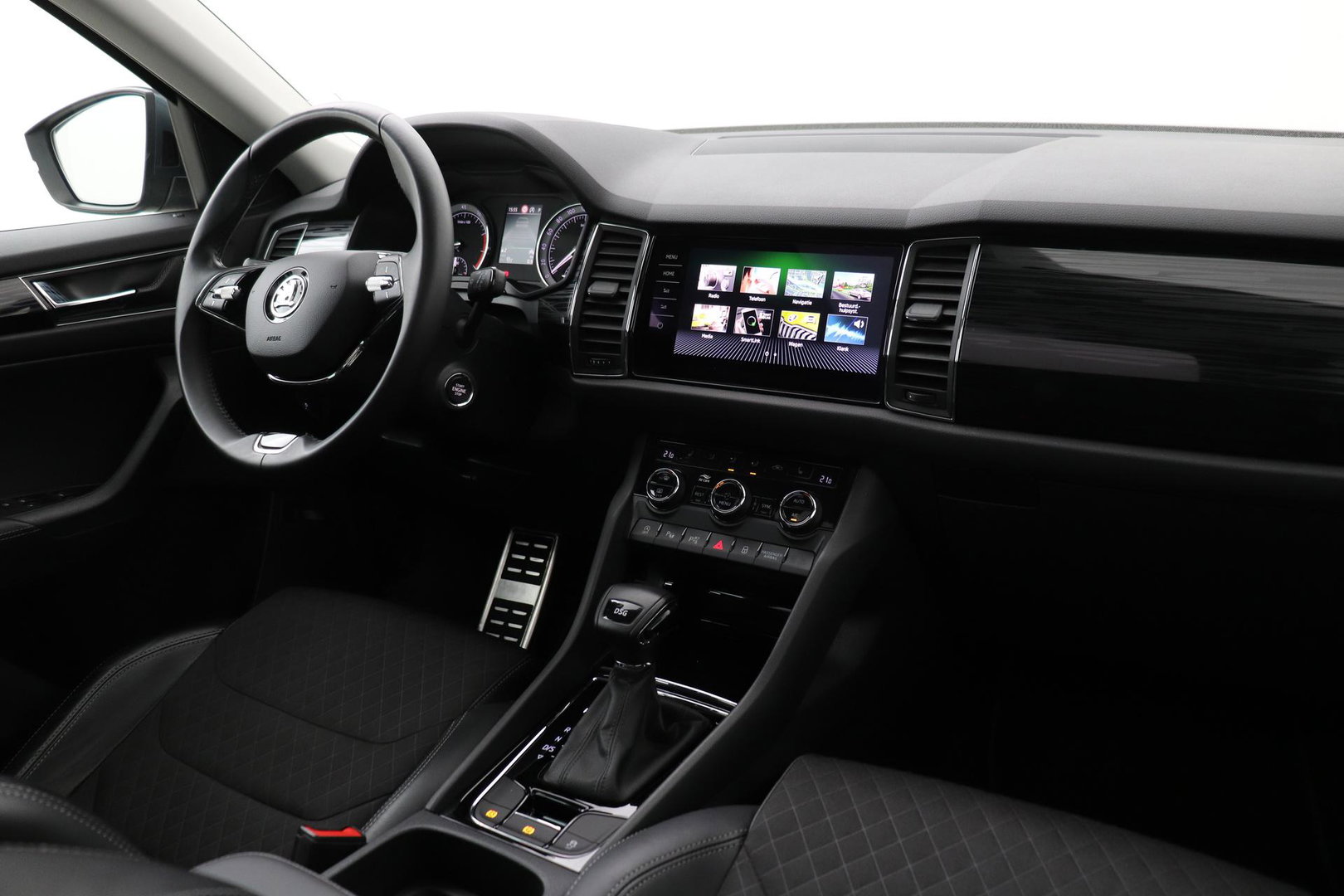Škoda Kodiaq 1.5 TSI Business Edition Plus | Panoramadak | Trekhaak | 360° Camera | Canton | Travel Assist | Keyless | Stoel+Stuurverwarming | ACC
