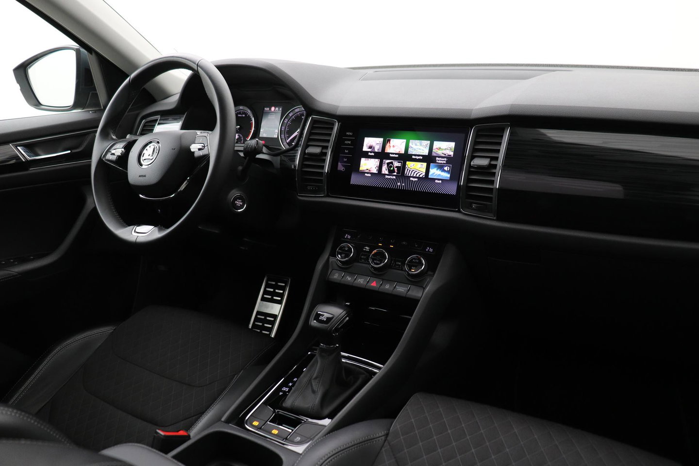 Škoda Kodiaq 1.5 TSI Business Edition Plus | Panoramadak | Trekhaak | 360° Camera | Canton | Travel Assist | Keyless | Stoel+Stuurverwarming | ACC