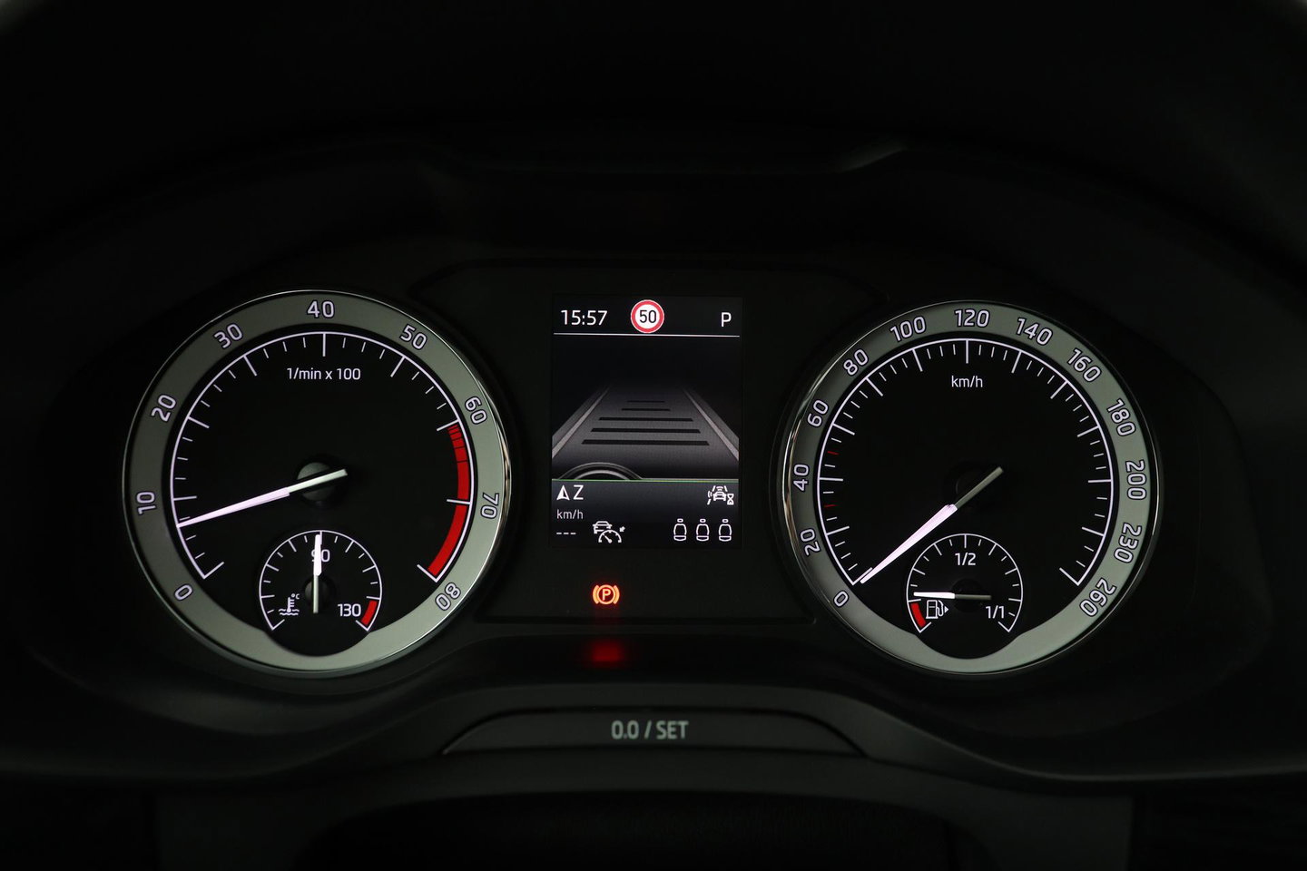 Škoda Kodiaq 1.5 TSI Business Edition Plus | Panoramadak | Trekhaak | 360° Camera | Canton | Travel Assist | Keyless | Stoel+Stuurverwarming | ACC