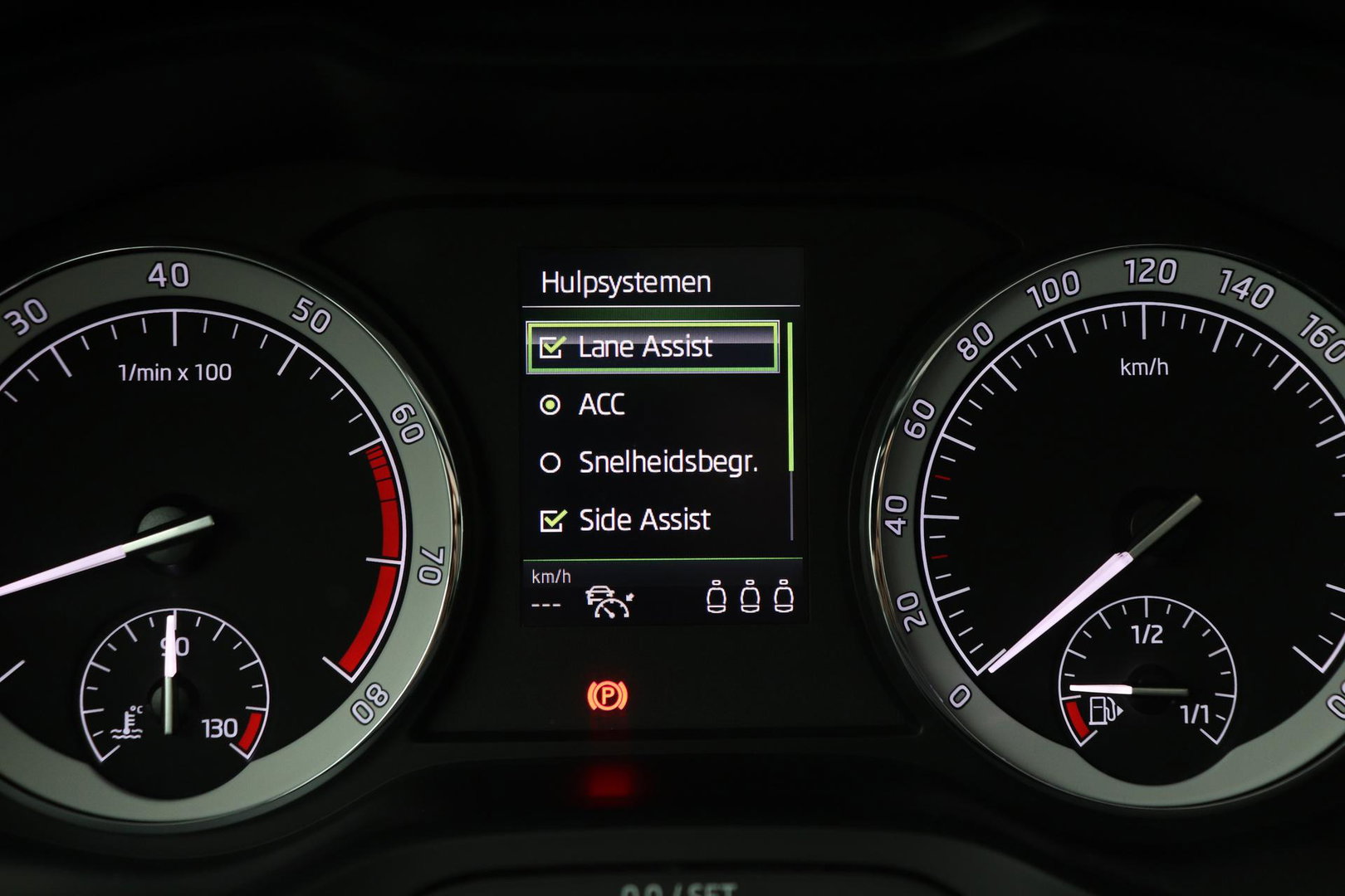 Škoda Kodiaq 1.5 TSI Business Edition Plus | Panoramadak | Trekhaak | 360° Camera | Canton | Travel Assist | Keyless | Stoel+Stuurverwarming | ACC