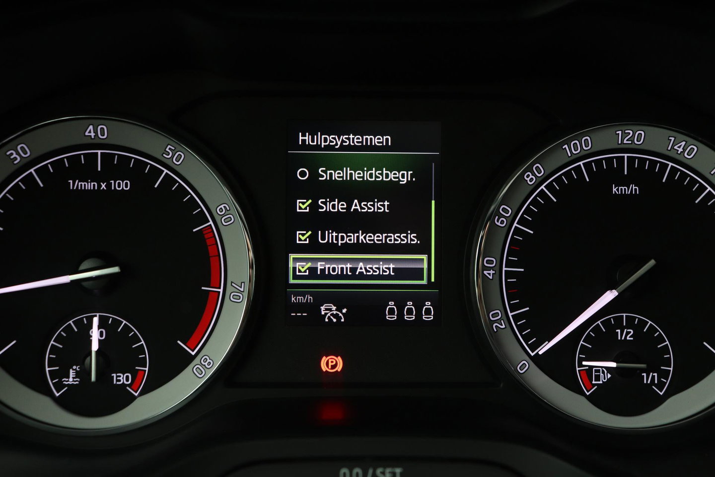 Škoda Kodiaq 1.5 TSI Business Edition Plus | Panoramadak | Trekhaak | 360° Camera | Canton | Travel Assist | Keyless | Stoel+Stuurverwarming | ACC