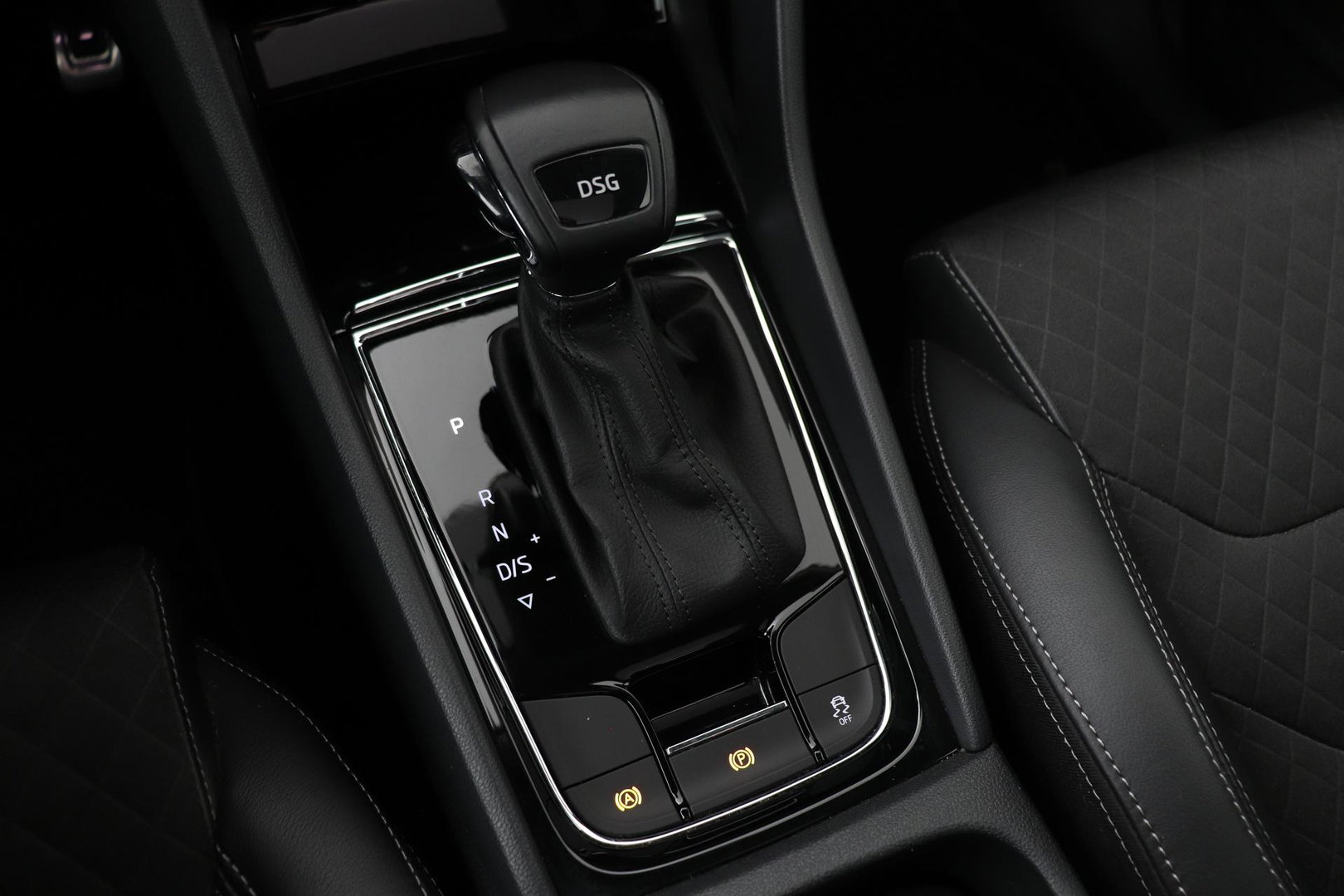 Škoda Kodiaq 1.5 TSI Business Edition Plus | Panoramadak | Trekhaak | 360° Camera | Canton | Travel Assist | Keyless | Stoel+Stuurverwarming | ACC