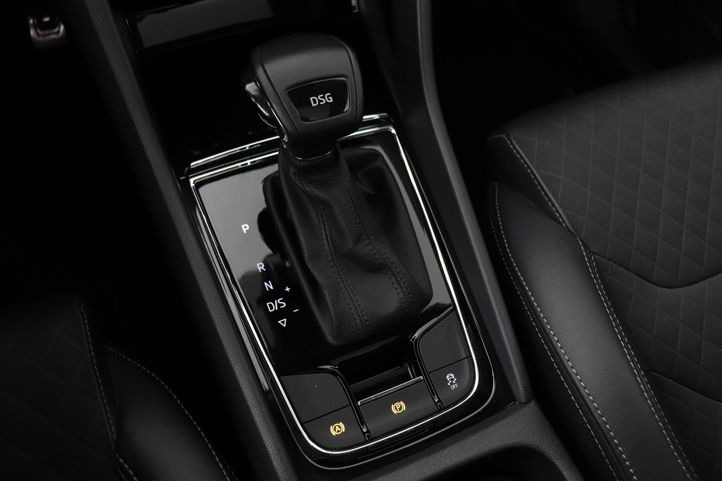 Škoda Kodiaq 1.5 TSI Business Edition Plus | Panoramadak | Trekhaak | 360° Camera | Canton | Travel Assist | Keyless | Stoel+Stuurverwarming | ACC