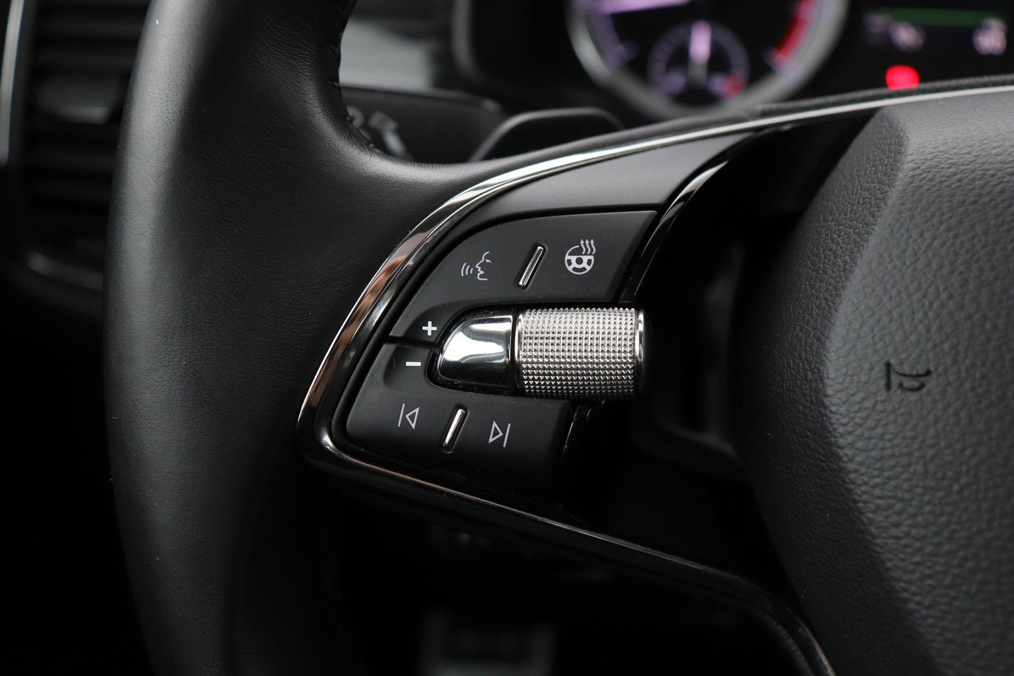 Škoda Kodiaq 1.5 TSI Business Edition Plus | Panoramadak | Trekhaak | 360° Camera | Canton | Travel Assist | Keyless | Stoel+Stuurverwarming | ACC