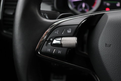 Škoda Kodiaq 1.5 TSI Business Edition Plus | Panoramadak | Trekhaak | 360° Camera | Canton | Travel Assist | Keyless | Stoel+Stuurverwarming | ACC