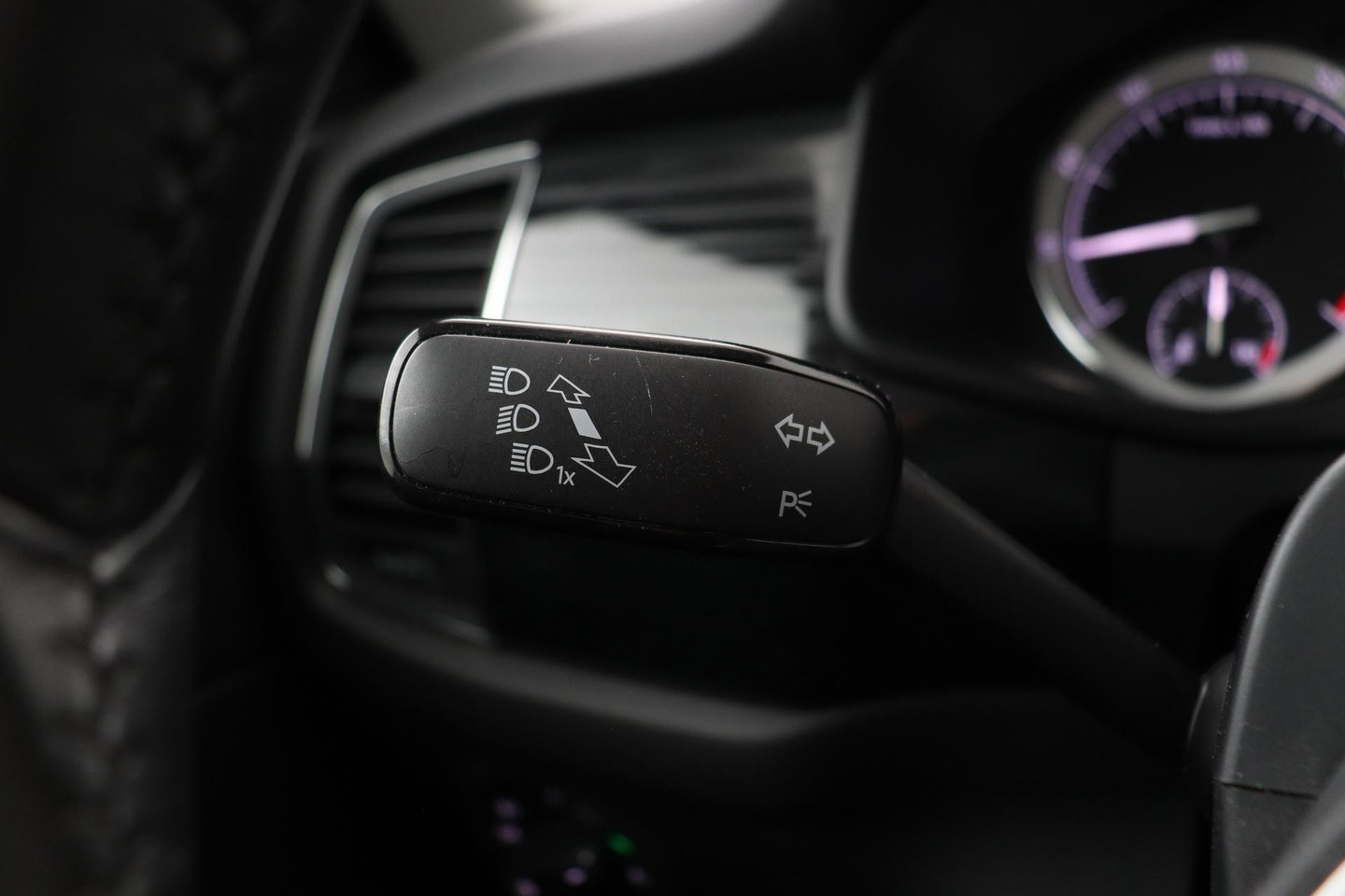 Škoda Kodiaq 1.5 TSI Business Edition Plus | Panoramadak | Trekhaak | 360° Camera | Canton | Travel Assist | Keyless | Stoel+Stuurverwarming | ACC
