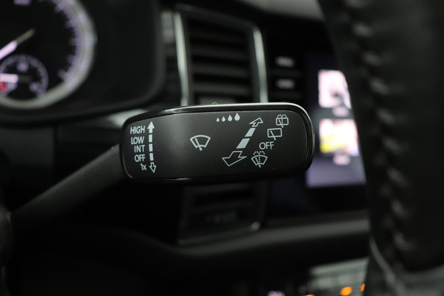 Škoda Kodiaq 1.5 TSI Business Edition Plus | Panoramadak | Trekhaak | 360° Camera | Canton | Travel Assist | Keyless | Stoel+Stuurverwarming | ACC