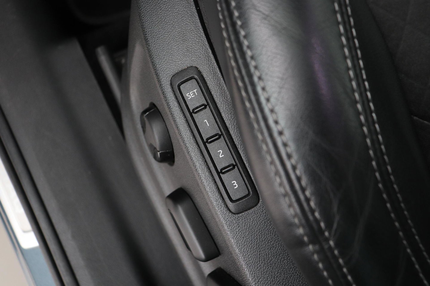 Škoda Kodiaq 1.5 TSI Business Edition Plus | Panoramadak | Trekhaak | 360° Camera | Canton | Travel Assist | Keyless | Stoel+Stuurverwarming | ACC