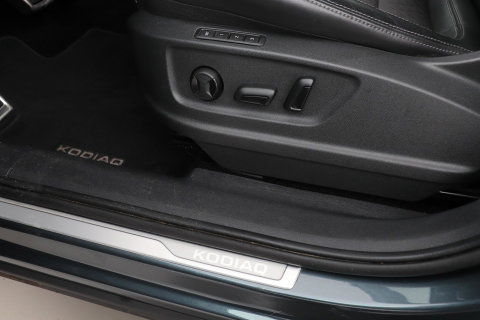 Škoda Kodiaq 1.5 TSI Business Edition Plus | Panoramadak | Trekhaak | 360° Camera | Canton | Travel Assist | Keyless | Stoel+Stuurverwarming | ACC