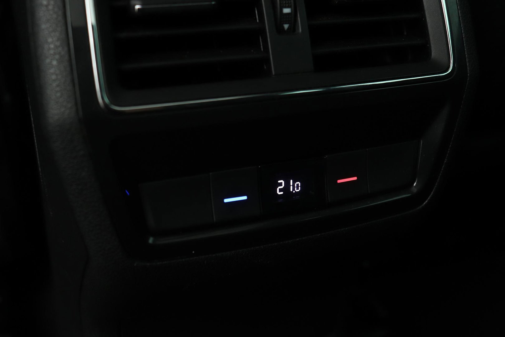 Škoda Kodiaq 1.5 TSI Business Edition Plus | Panoramadak | Trekhaak | 360° Camera | Canton | Travel Assist | Keyless | Stoel+Stuurverwarming | ACC
