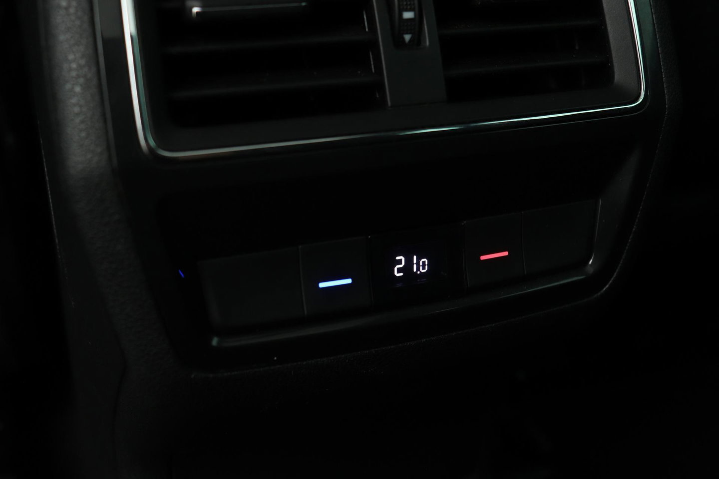 Škoda Kodiaq 1.5 TSI Business Edition Plus | Panoramadak | Trekhaak | 360° Camera | Canton | Travel Assist | Keyless | Stoel+Stuurverwarming | ACC