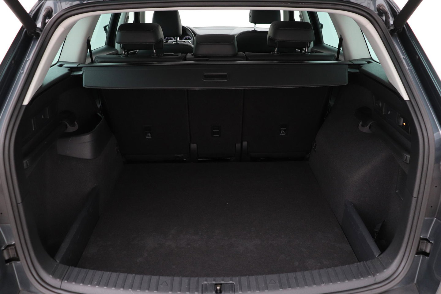 Škoda Kodiaq 1.5 TSI Business Edition Plus | Panoramadak | Trekhaak | 360° Camera | Canton | Travel Assist | Keyless | Stoel+Stuurverwarming | ACC