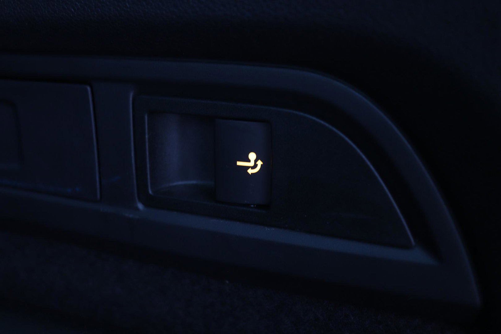 Škoda Kodiaq 1.5 TSI Business Edition Plus | Panoramadak | Trekhaak | 360° Camera | Canton | Travel Assist | Keyless | Stoel+Stuurverwarming | ACC